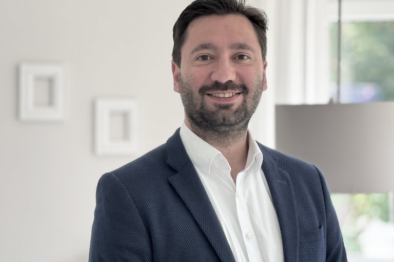 Portraitfoto von Ron Sieber