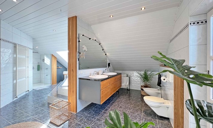 M023-2025_Badezimmer_Ansicht_1